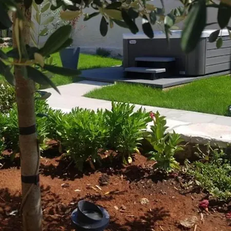 Апартаменты One Bedroom Loborika